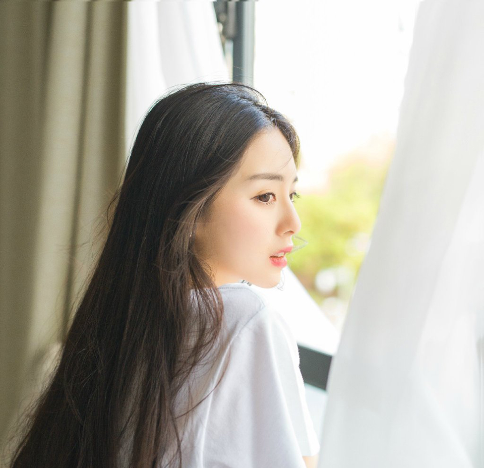 至于伏德为何会在这里，却是诸葛亮临走前派他给陈到送来一封书信，至于信的内容，伏德曾经偷偷打开过，但只是很寻常的嘱托，并未有太多信息表露出来，但陈到在看过信之后，只是淡淡的扫了伏德一眼之后，告诉伏德：“军师在信中说你文武双全，是员不可多得的人才，既然如此，便留在江夏吧。”